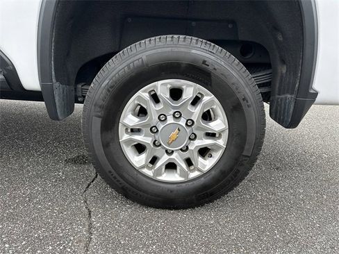 Used 2025 Chevrolet Silverado 2500 LT w/ Convenience Package image 19
