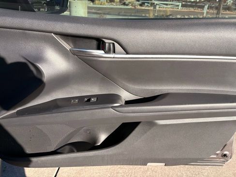Used 2019 Toyota Camry SE image 32