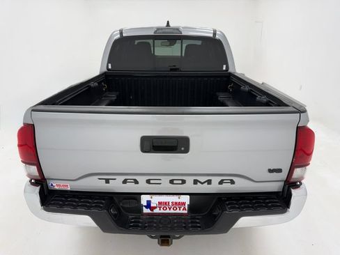 Used 2021 Toyota Tacoma SR5 RWD image 39