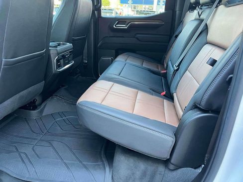 Certified 2023 Chevrolet Silverado 1500 High Country w/ Technology Package AWD/4WD image 17