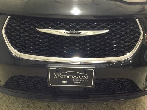 Used 2022 Chrysler Pacifica Touring-L image 30