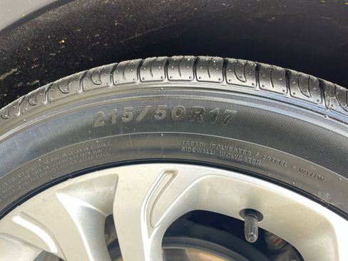 Used 2020 Chevrolet Bolt LT image 30