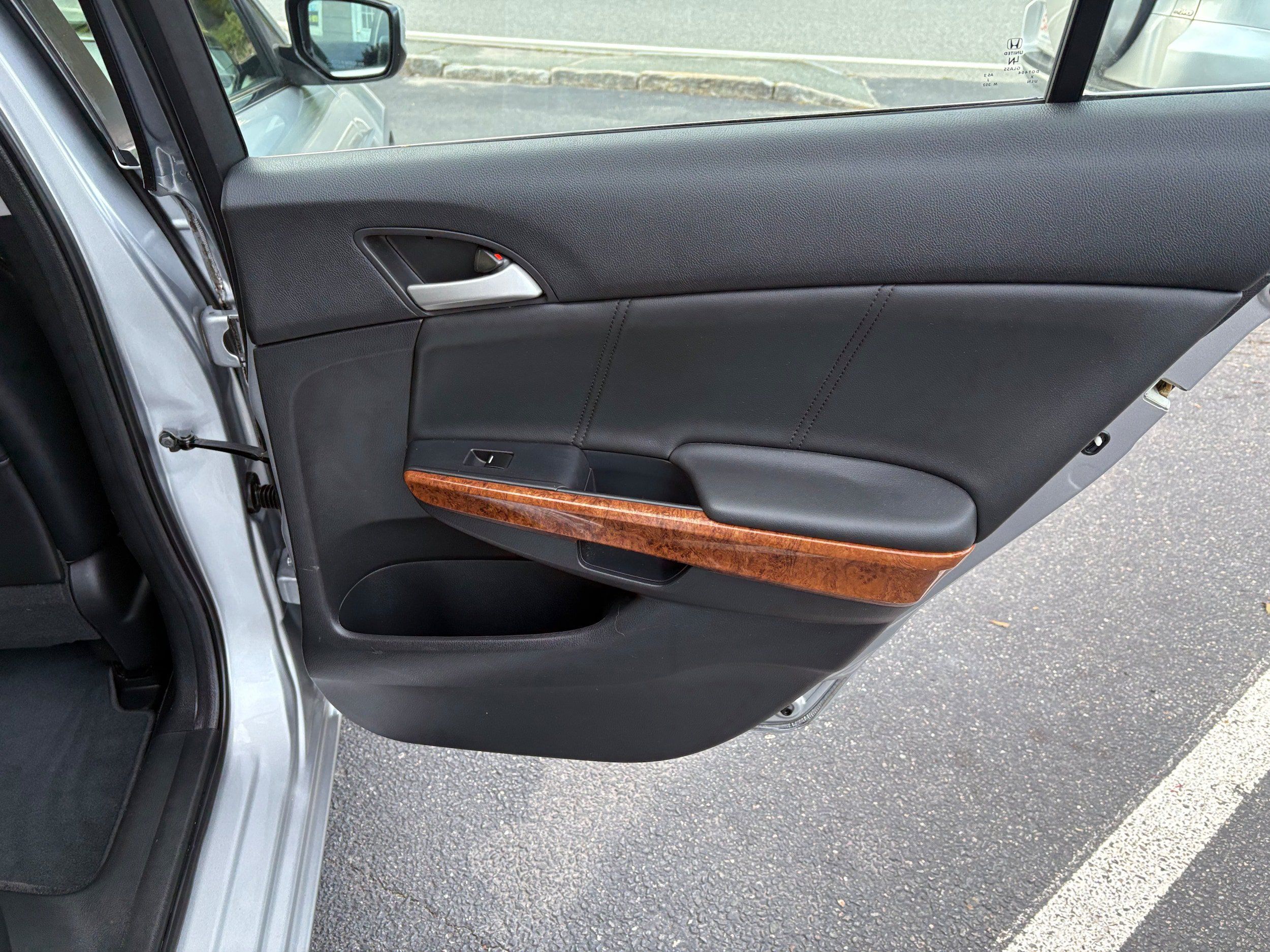 Used 2011 Honda Accord EX-L image 33