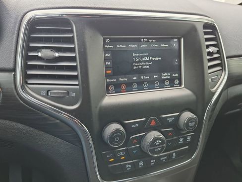 Used 2020 Jeep Grand Cherokee Laredo image 22