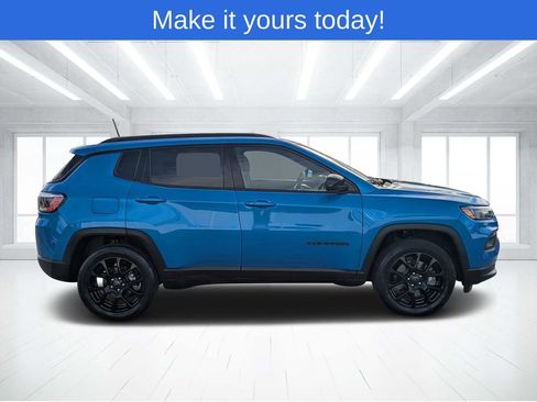 Used 2025 Jeep Compass Latitude w/ Altitude Special Edition image 2