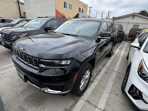 Used 2023 Jeep Grand Cherokee L Limited AWD/4WD image 2