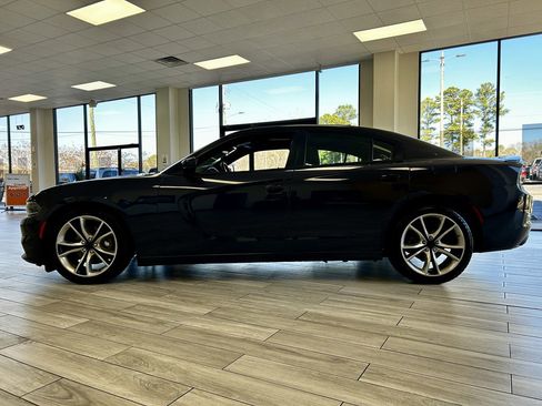 Used 2016 Dodge Charger R/T w/ Plus Group RWD image 5
