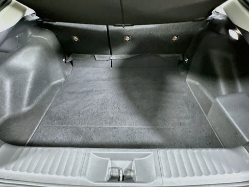 Used 2024 Toyota Prius LE FWD image 27