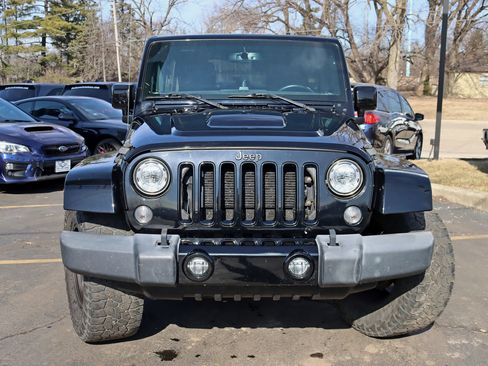 Used 2018 Jeep Wrangler Unlimited Sahara AWD/4WD image 10