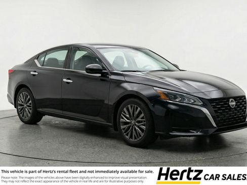 Used 2025 Nissan Altima 2.5 SV FWD image 1