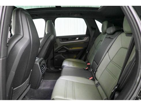 Used 2024 Porsche Cayenne S AWD/4WD image 31