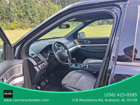 Used 2017 Ford Explorer XLT w/ Equipment Group 202A image 5