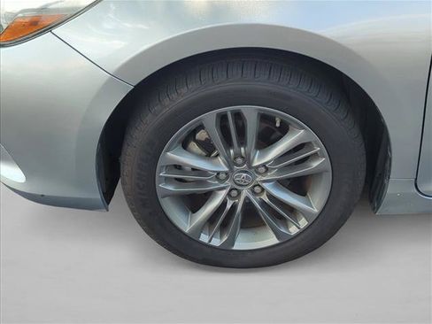 Used 2016 Toyota Camry SE FWD image 29