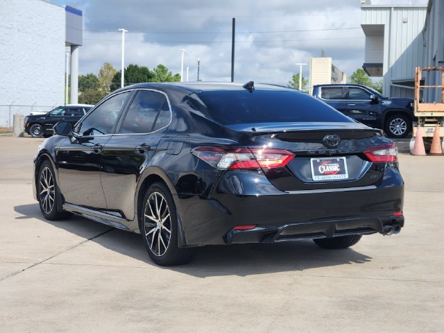 Used 2022 Toyota Camry SE w/ Convenience Package FWD image 5