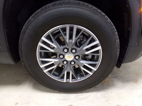 Used 2025 Chevrolet Traverse LT image 34