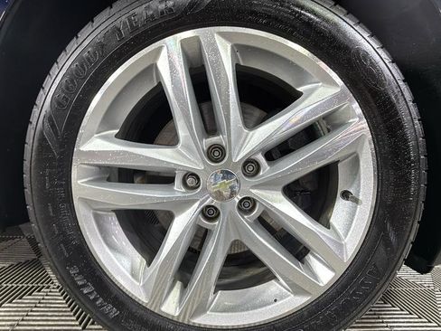 Used 2020 Chevrolet Equinox Premier FWD image 34