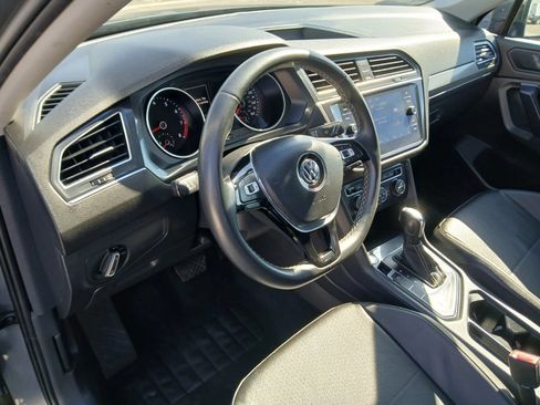 Used 2021 Volkswagen Tiguan SE w/ Panoramic Sunroof Package FWD image 6