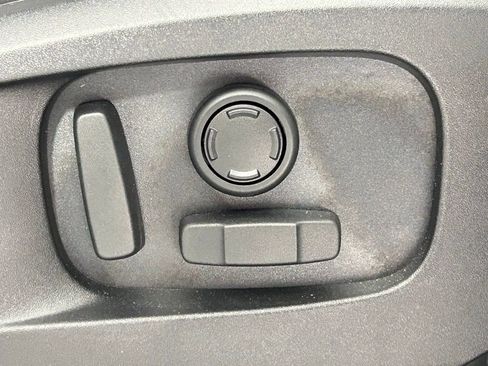 Used 2025 Land Rover Defender 110 S image 12