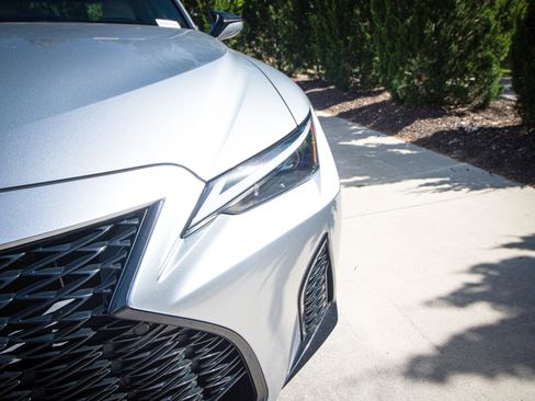 Used 2022 Lexus IS 350 F Sport RWD image 5