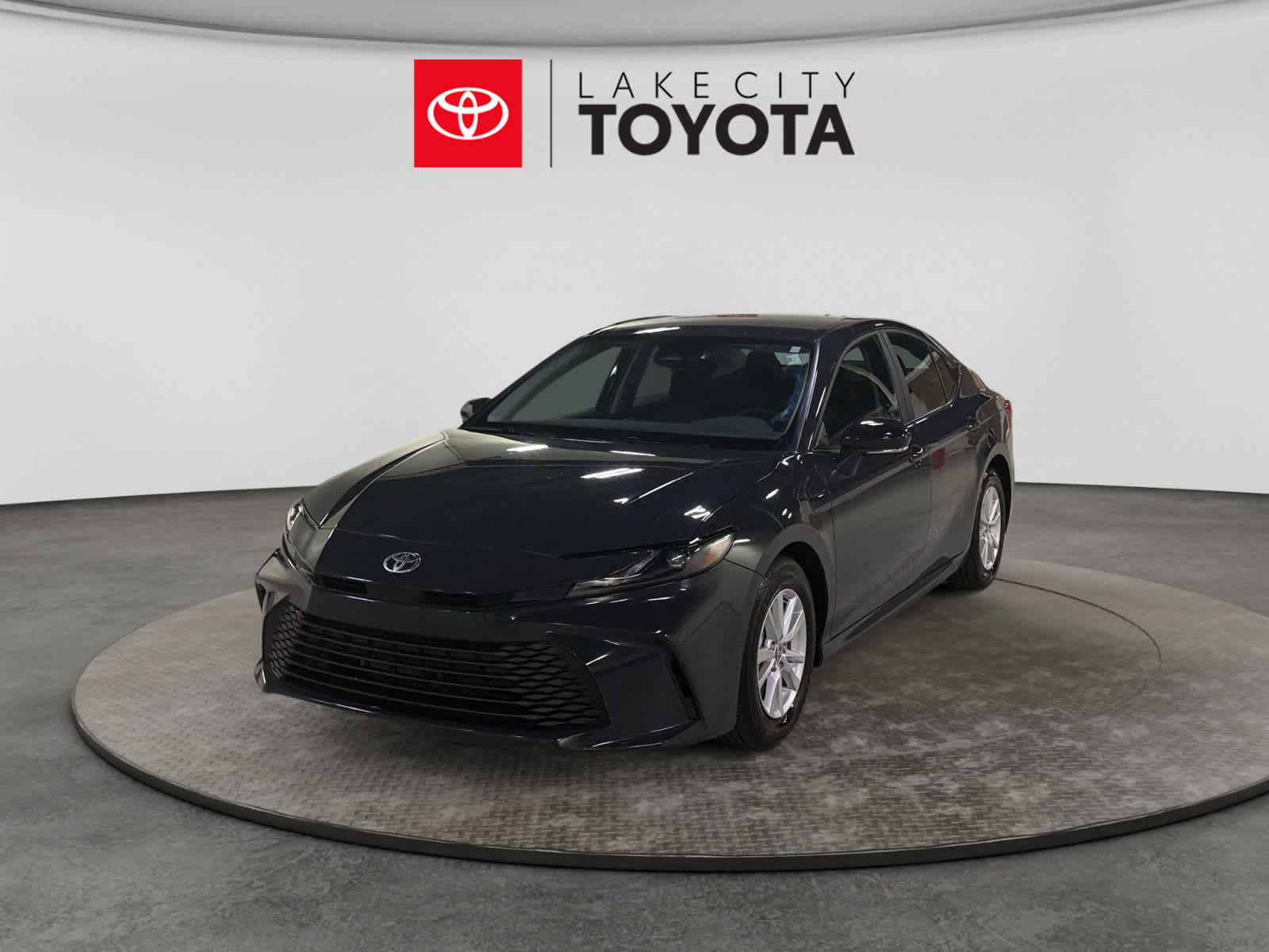 Used 2025 Toyota Camry LE FWD image 1