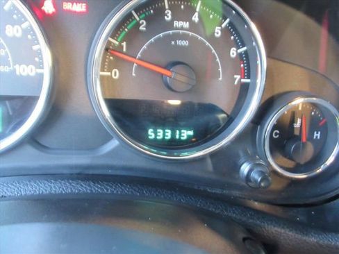 Used 2017 Jeep Wrangler Unlimited Sahara w/ Connectivity Group image 28