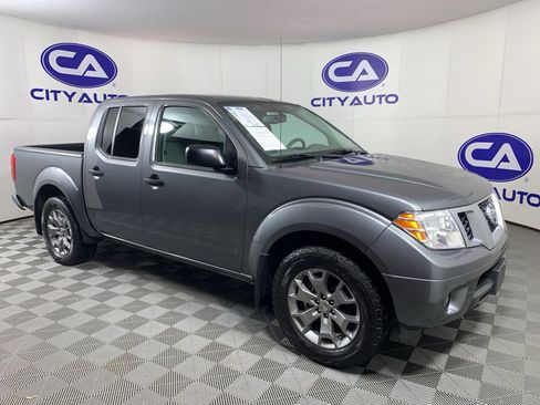 Used 2020 Nissan Frontier SV image 1