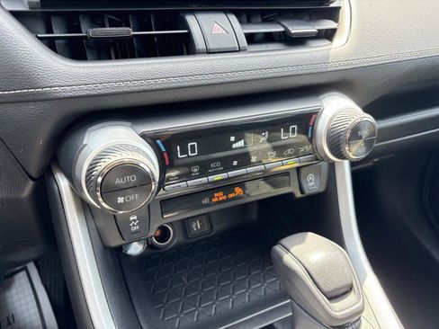 Used 2024 Toyota RAV4 XLE FWD image 32