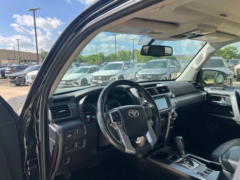 Used 2019 Toyota 4Runner SR5 Premium RWD image 21