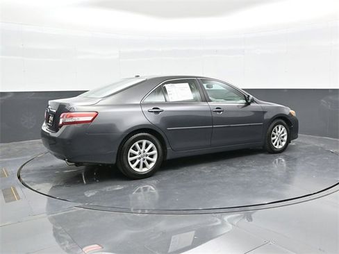 Used 2011 Toyota Camry XLE image 7