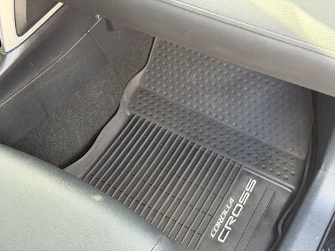 Used 2023 Toyota Corolla Cross XLE FWD image 21