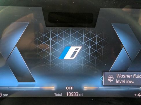 Used 2025 BMW i5 xDrive40 w/ Executive Package image 10