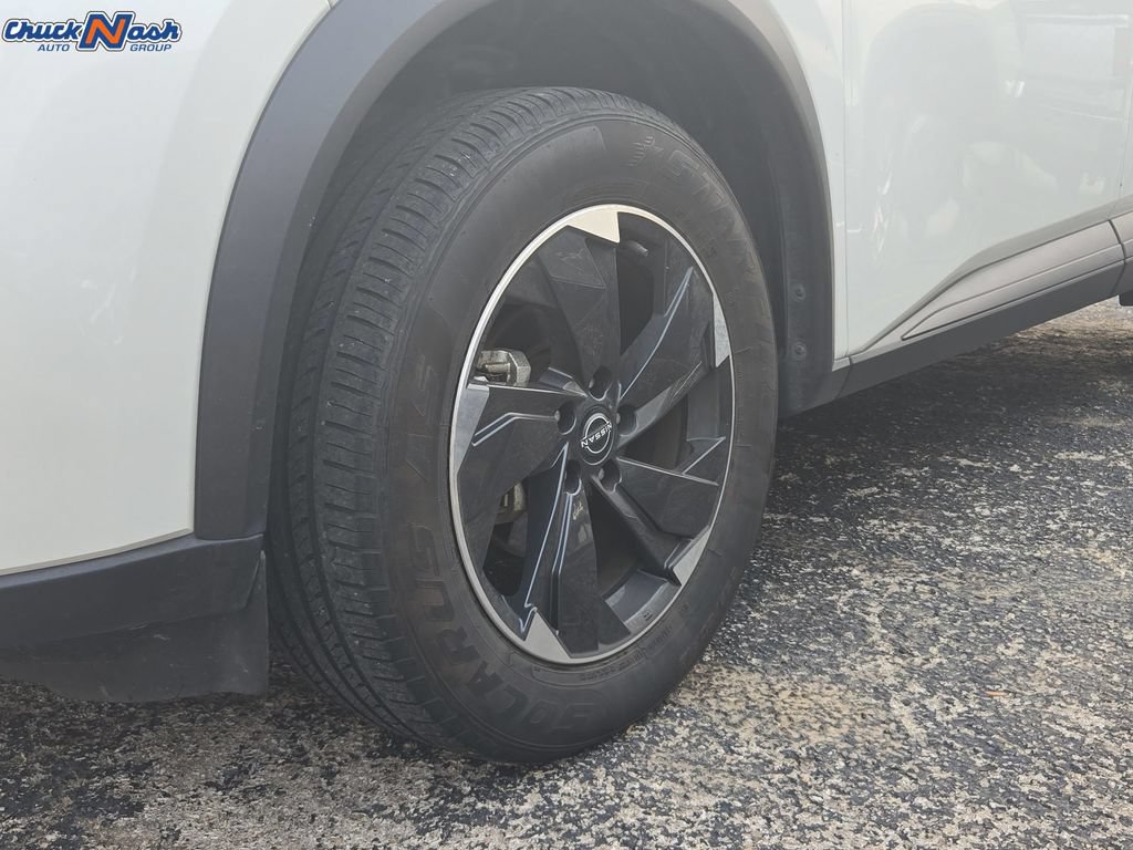 Used 2025 Nissan Rogue SV AWD/4WD image 8