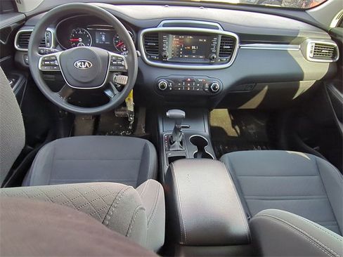 Used 2019 Kia Sorento LX image 19