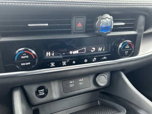 Used 2025 Nissan Rogue SV image 29