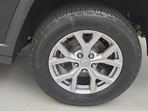 Used 2022 Jeep Grand Cherokee Limited AWD/4WD image 34