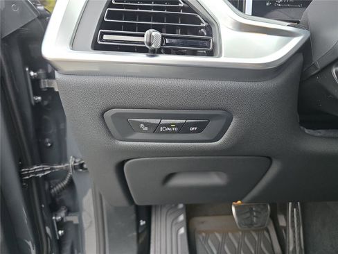 New 2026 BMW X5 xDrive50e w/ M Sport Package image 33