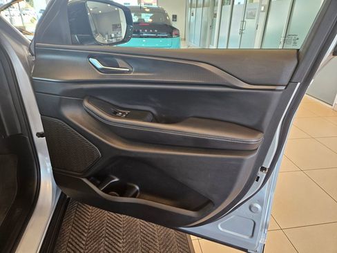 Used 2024 Jeep Grand Cherokee L Laredo image 23