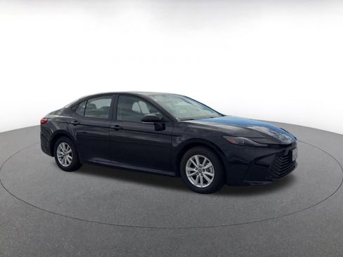 Used 2025 Toyota Camry LE image 2