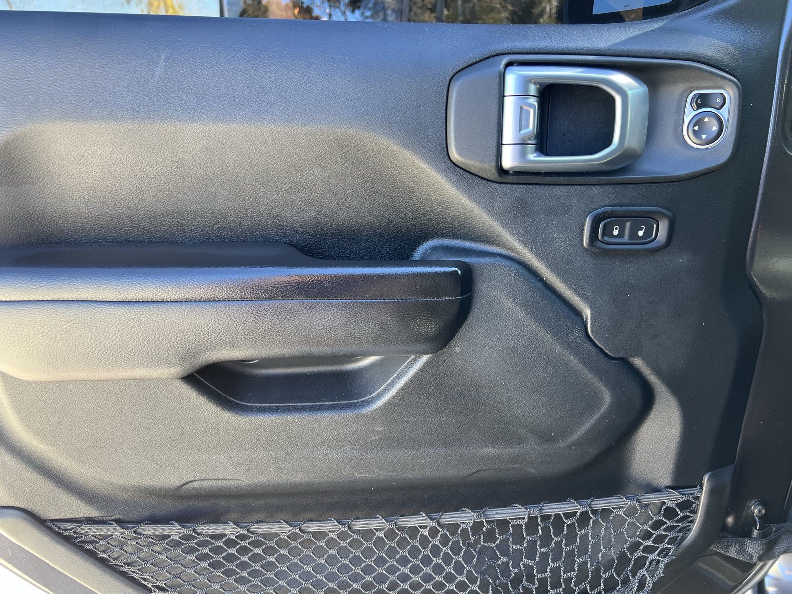Used 2018 Jeep Wrangler Unlimited Rubicon AWD/4WD image 15