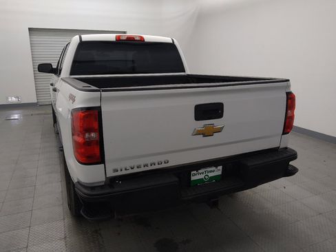 Used 2018 Chevrolet Silverado 1500 W/T w/ Trailering Package image 6