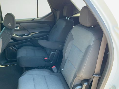 Used 2023 Chevrolet Traverse LT FWD image 20