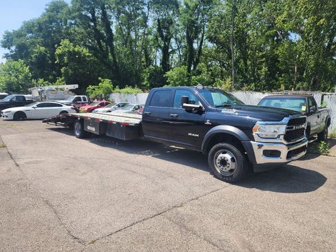 Used 2019 RAM 5500 Tradesman w/ Electrical Accessory Group image 1