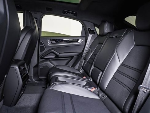 New 2026 Porsche Cayenne Turbo image 17