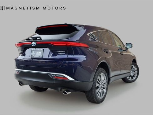 Used 2022 Toyota Venza Limited image 2