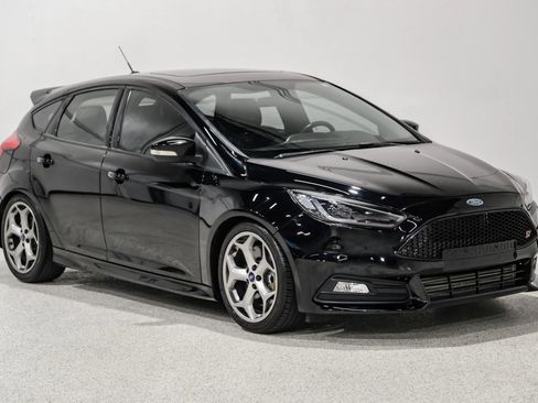 Used 2016 Ford Focus ST w/ Equipment Group 402A image 4