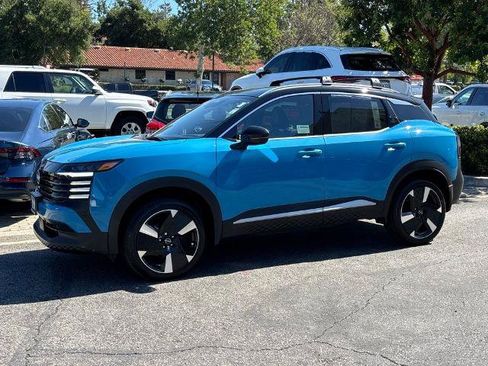Certified 2025 Nissan Kicks SR FWD image 10