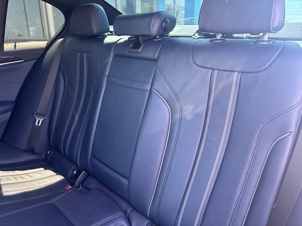 Used 2020 BMW M550i xDrive AWD/4WD image 39