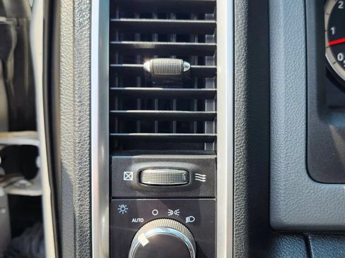 Used 2018 RAM 1500 Classic SLT AWD/4WD image 23