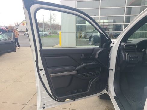 Used 2025 Toyota 4Runner SR5 image 17