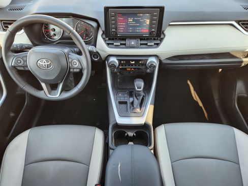 Used 2020 Toyota RAV4 XLE Premium image 26